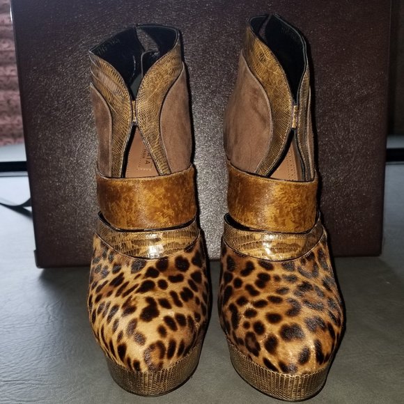 RARE New In Box Alaia 6.5 inch Platform heel ankle boots - Picture 1 of 16